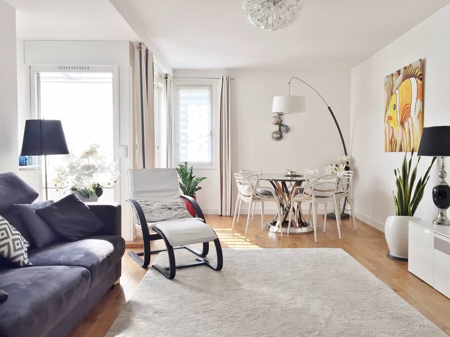Salle à manger avec accès à la loggia