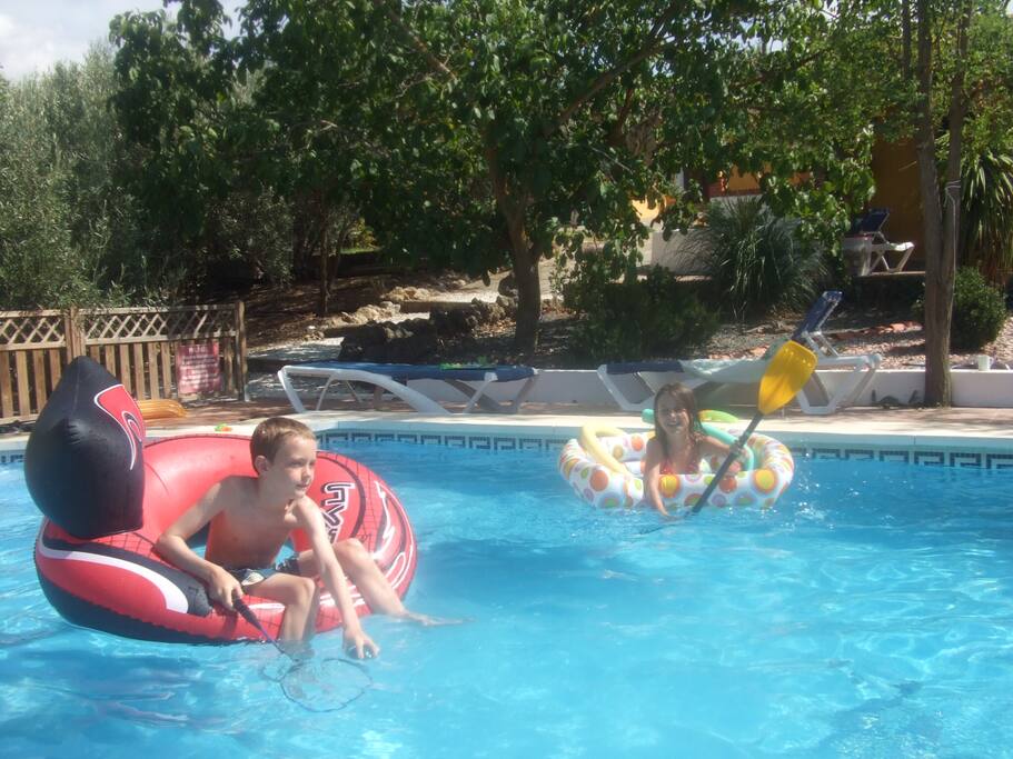 Fun and games in the pool! Shallow end with easy steps for entrance and deep end too. We provide pool toys and inflatables.