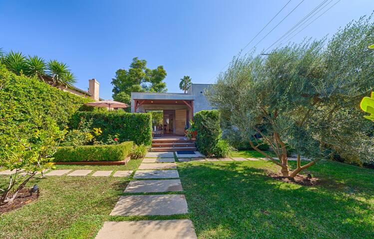 European Designer Melrose Home in Los Angeles gallery image 2