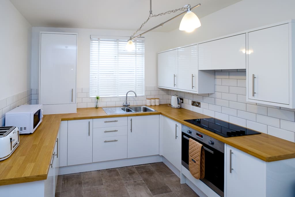 Brand new, fully equipped kitchen. Make breakfast, cook dinner or help yourself to tea & coffee!