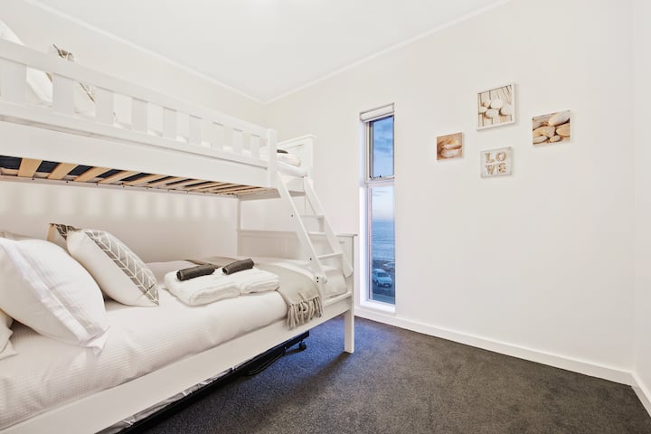 Dhoma e  gjumit 3 rd fle deri në 4  