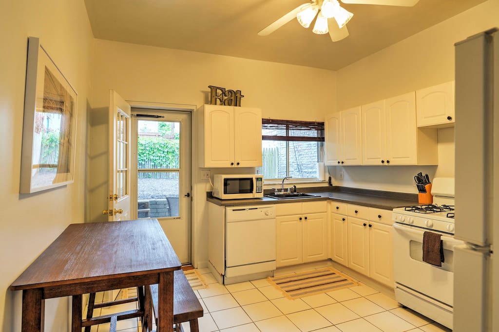 Prepare a tasty home-cooked treat in this fully equipped kitchen.