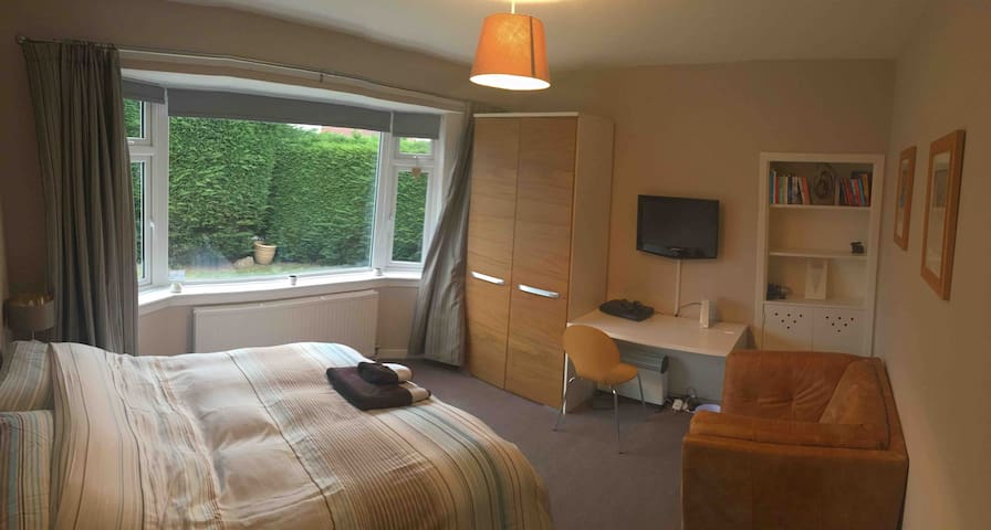 Pleasant and comfy double room nr zoo and airport