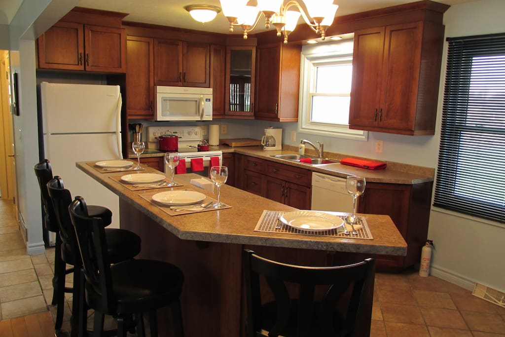 Dine-at Island Provides For Relaxed Entertaining And Socializing