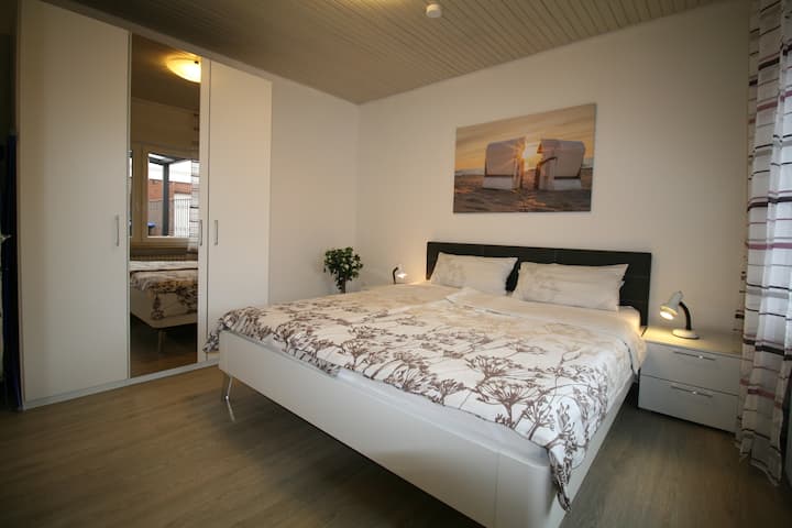 2. Schlafzimmer mit Doppelbett