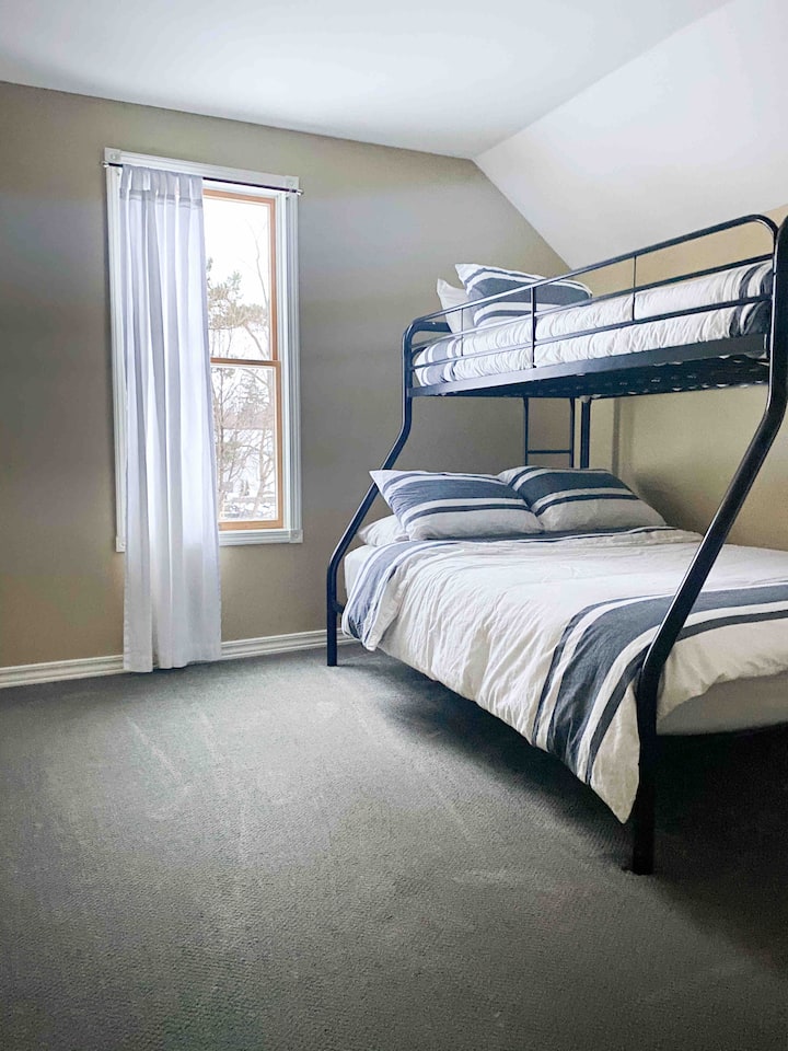 למעלה חדר שינה 3