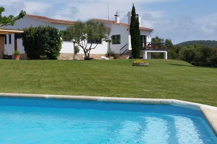 Amplio y confortable chalet con vistas al mar.