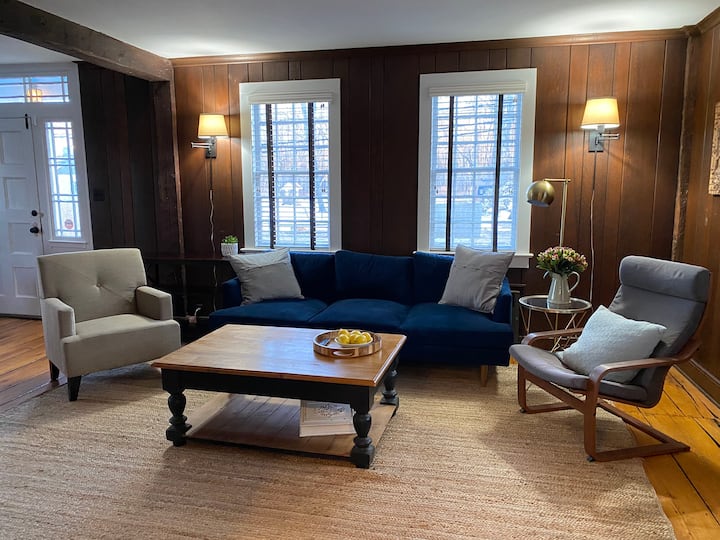 Renovated Connecticut Country House Sleeps 14! - Connecticut