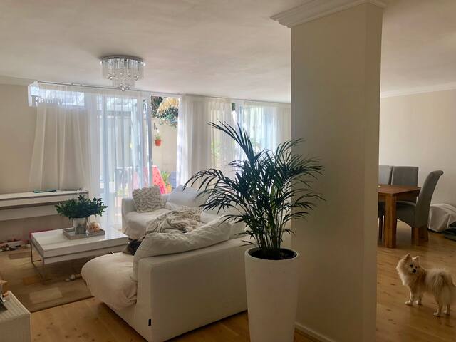 Cosy apartment in Camps Bay gallery image 4