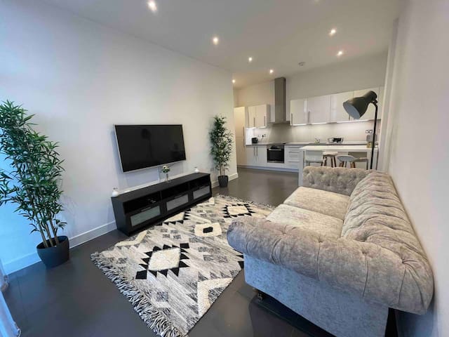 Immaculate 2Bedroom Apartment