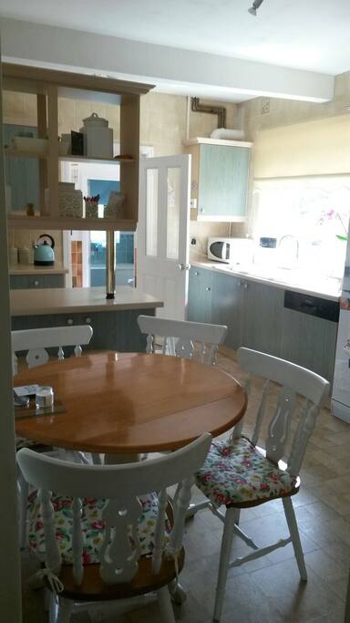 Kitchen. You can use the microwave and kettle. Toaster.