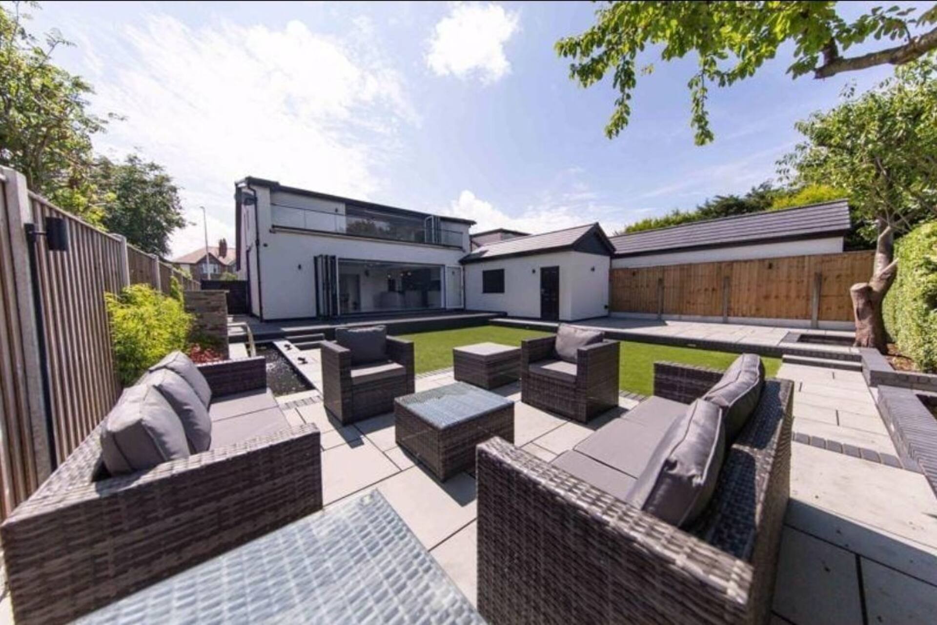 3 bed detached modern house with open kitchen diner and spacious first floor lounge with balcony.