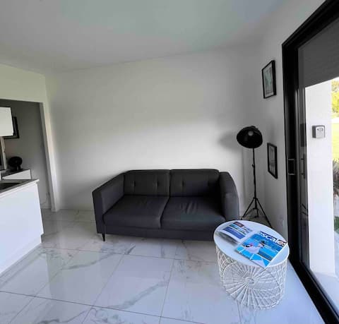 Propriété Airbnb réussie: Relaxation Large Studio AIR CONDITIONING Talmont St Hilaire à Talmont Saint Hilaire
