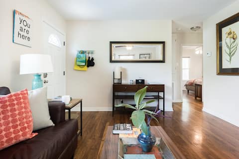 Successful Airbnb property: A Modern Spin on a Cozy '50s Home in Bouldin Creek in Bouldin Creek