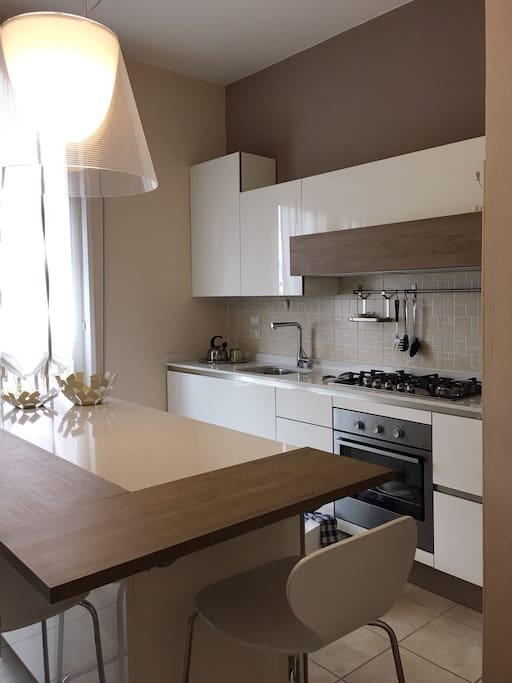 CASA GIULIA AIRBNB IN MANTUA - cucina luminosa - bright kitchen