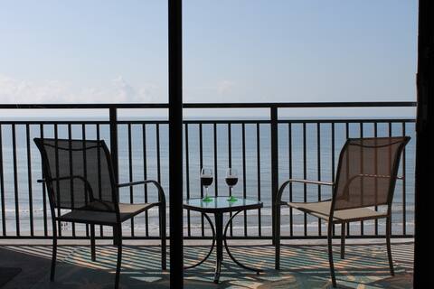 Beautiful  1 B/R Ocean Front- Away from the Crowds