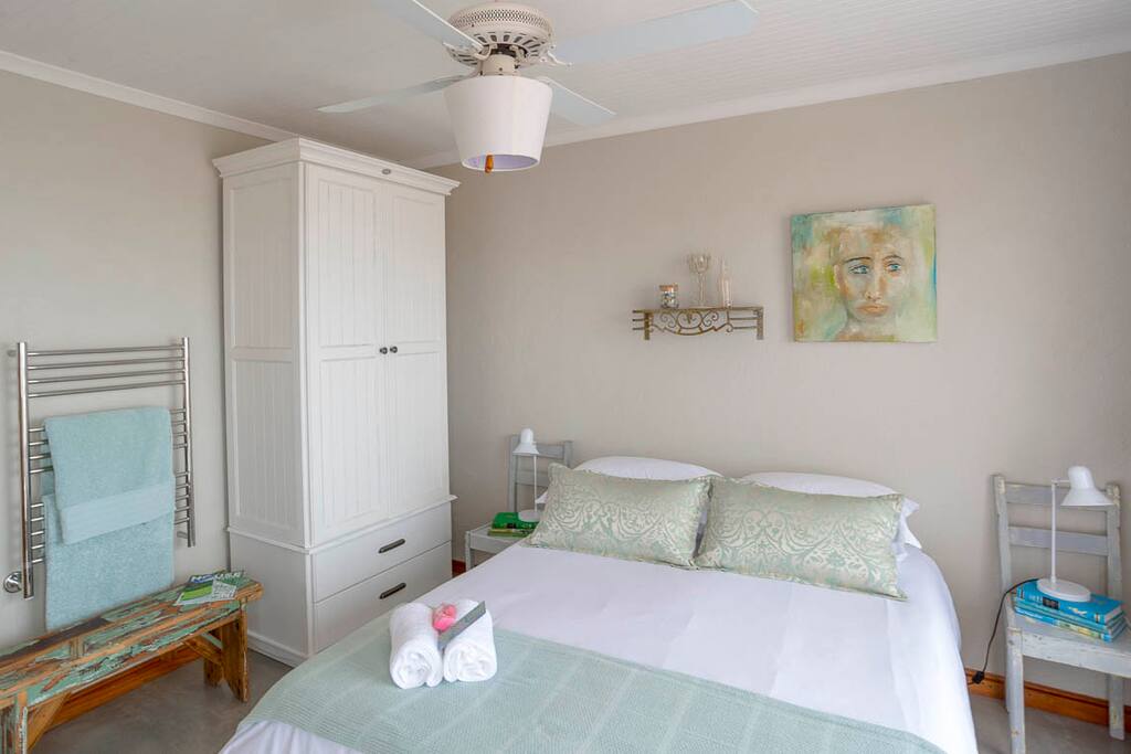 Another view of the Aqua Room