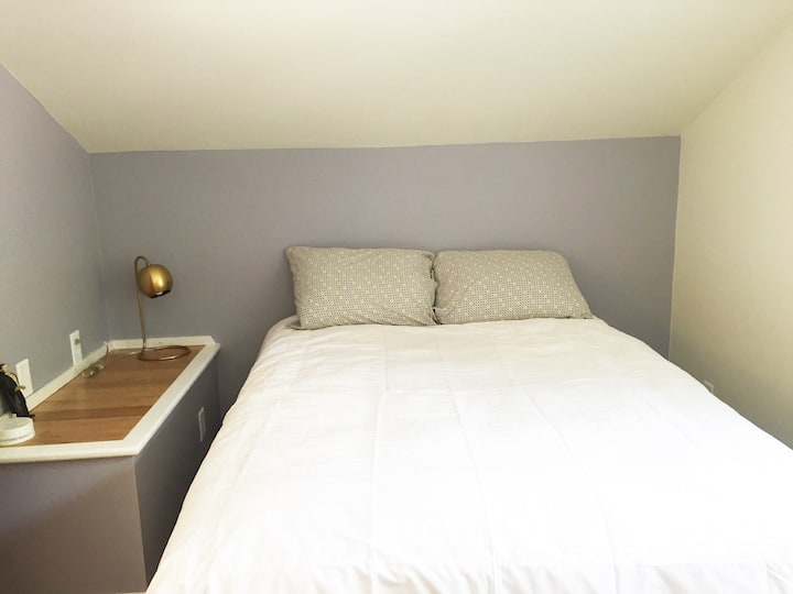 Dormitorio temático escandinavo en One Curious Hauz - Airbnb