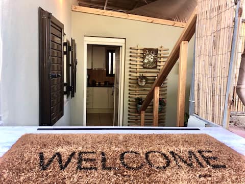 Helen's Welcoming & cozy flat (near the airport)