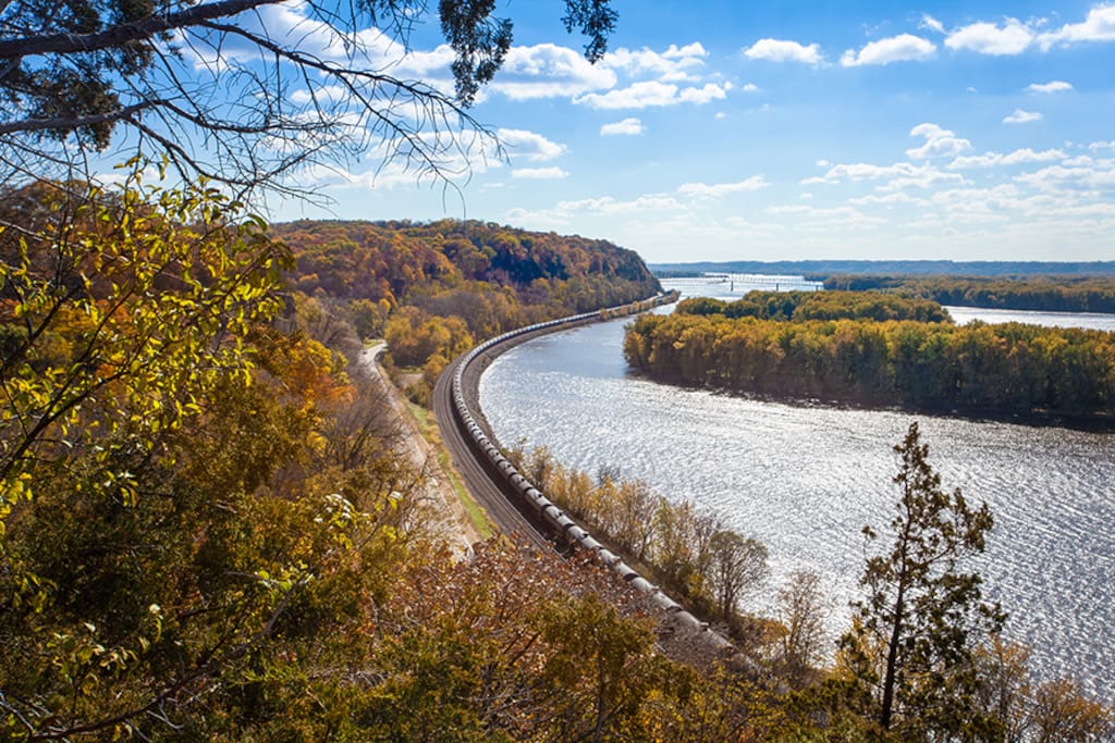 Minutes away from the Mississippi and Beautiful Palisades State Park!
