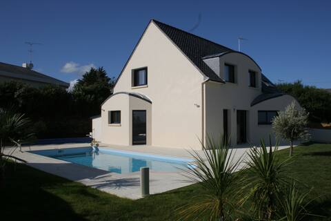 VILLA WITH SEA VIEW POOL IN POULDU