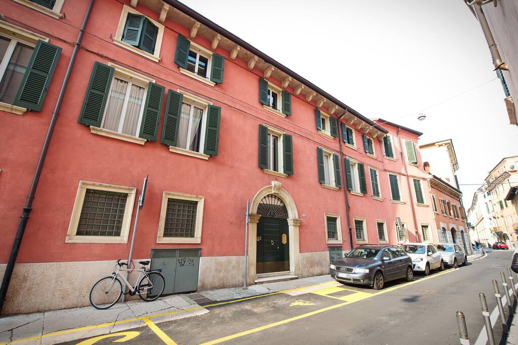 il portone di entrata