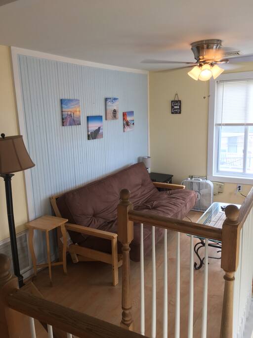 Living Room w/Pull-out Double Futon