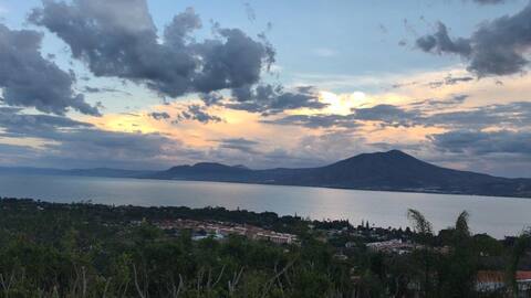 Villa Colibrí, spectacular view of Lake Chapala.