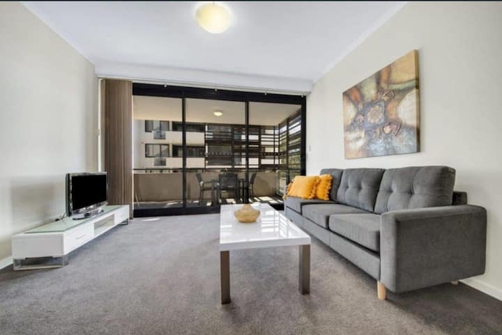 Central 2 bed, 2 bath modern apartment with patio