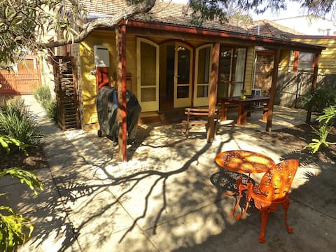 Country Style 2 bedroom House - Off Street Parking