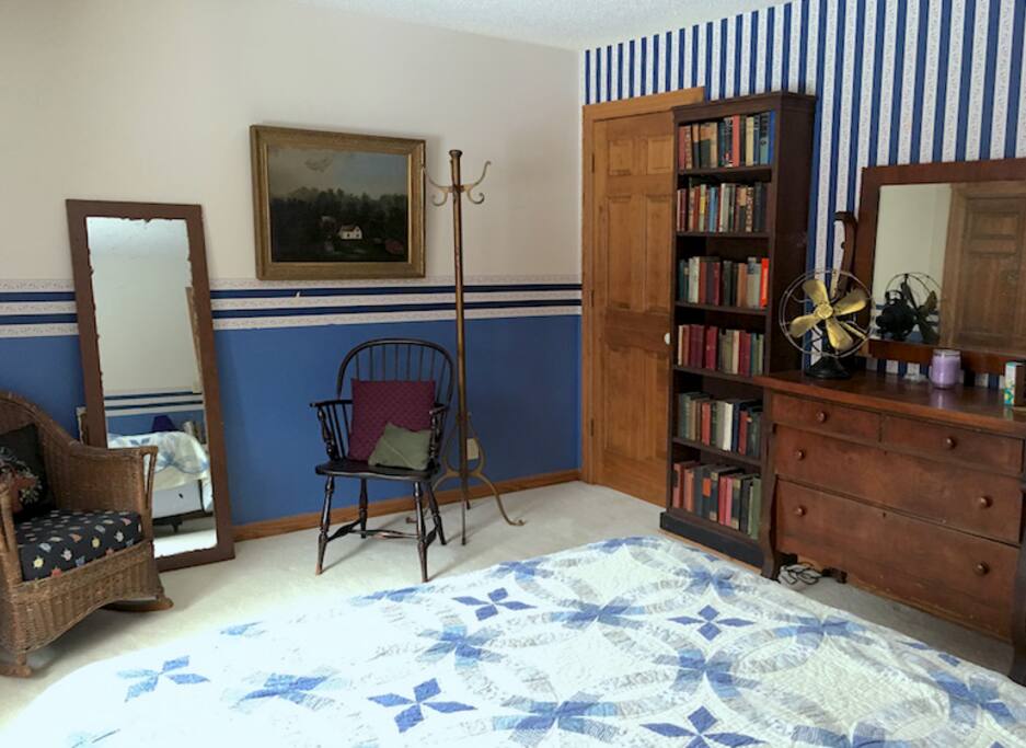 Quiet room with American antiques