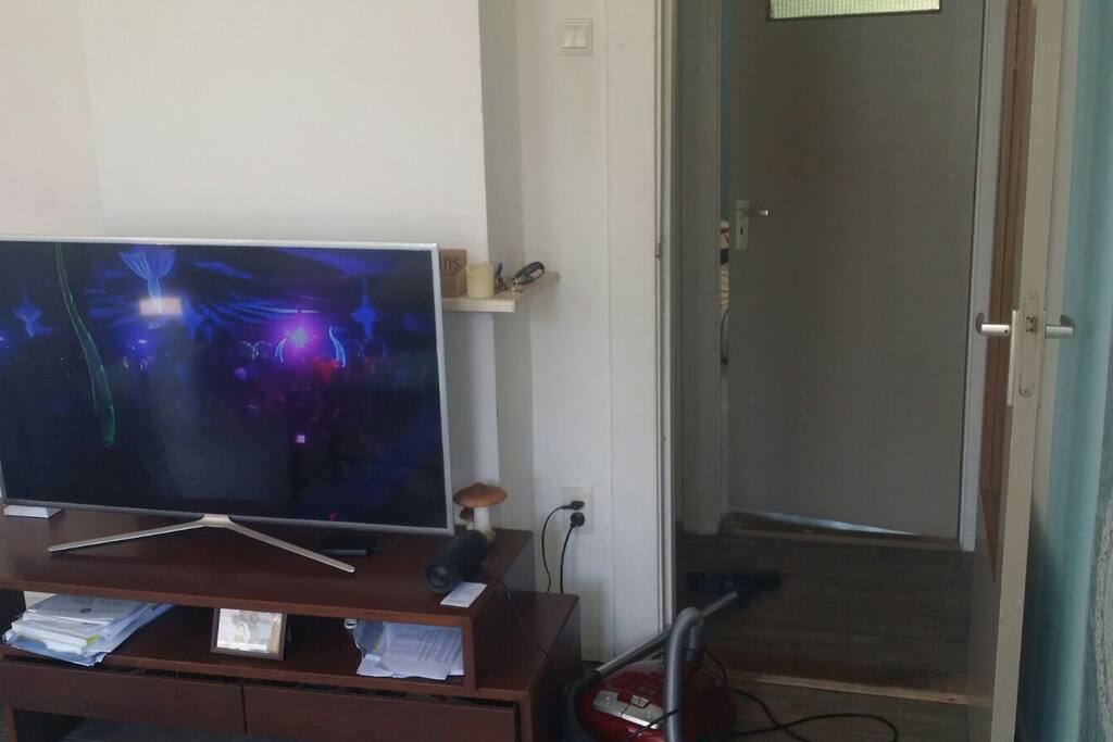 Shared Living Room (TV)