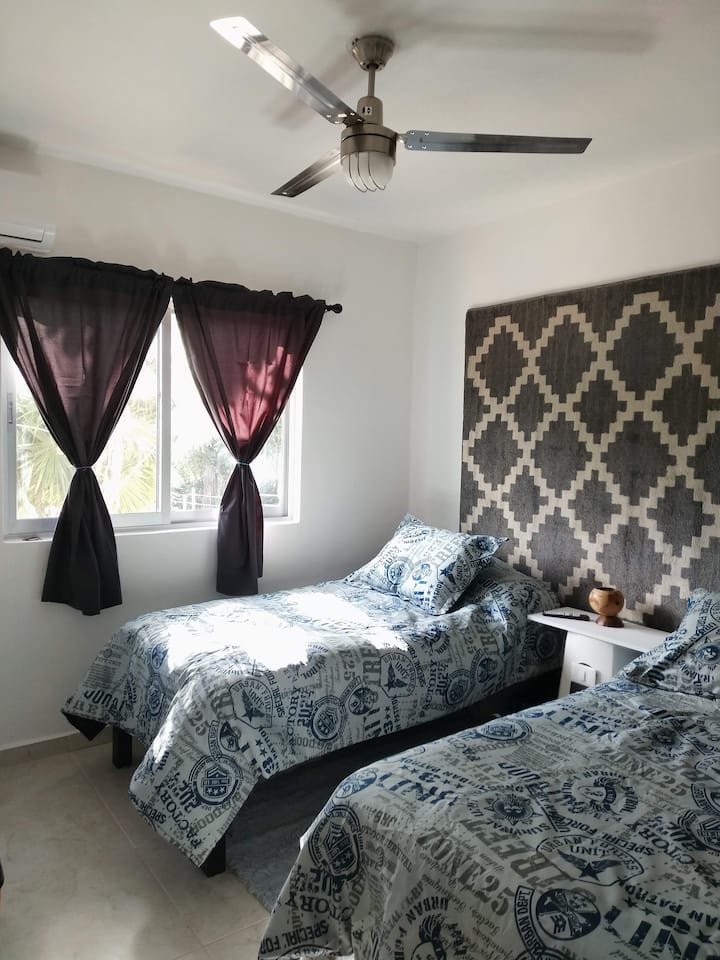 Slaapkamer 2 Twee eenpersoonsbedden 