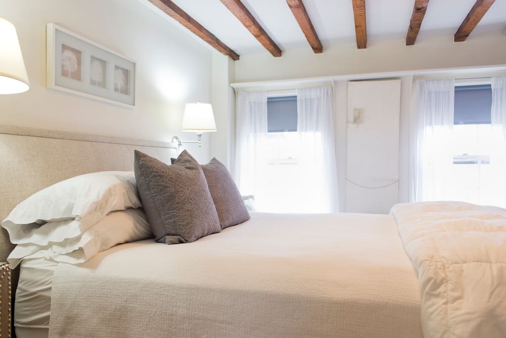 Queen Room with large bath.