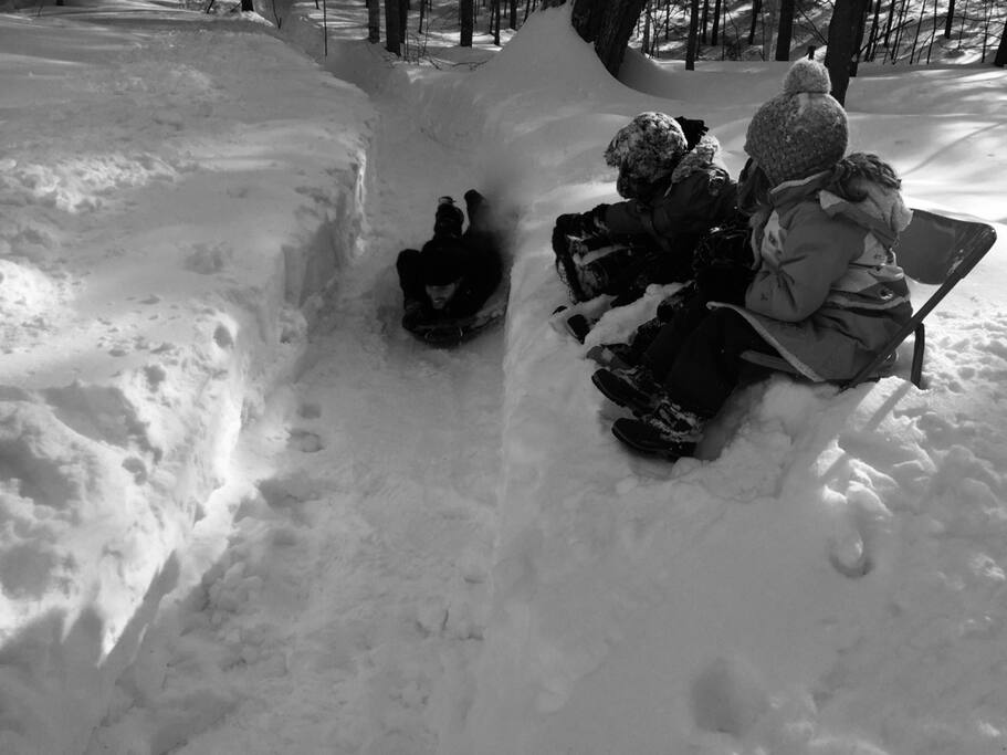 Glissade de plus de 150 pieds directement sur le terrain