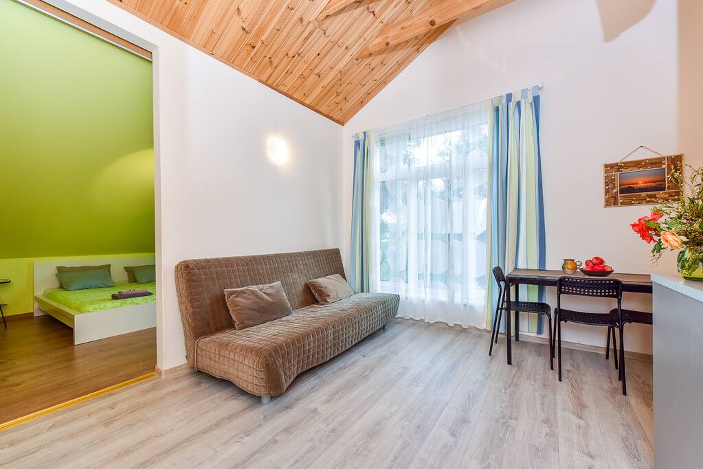 Green apartment for quiet relaxation - Jūrmala의 아파트에서 살아보기, Jūrmalas pilsēta, 라트비아
