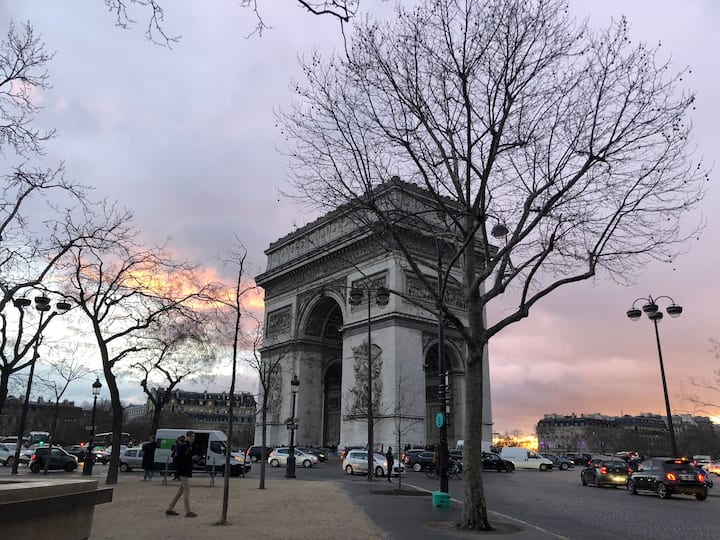 Studio Proche De Champs-elysées /Accès Métro- Bus