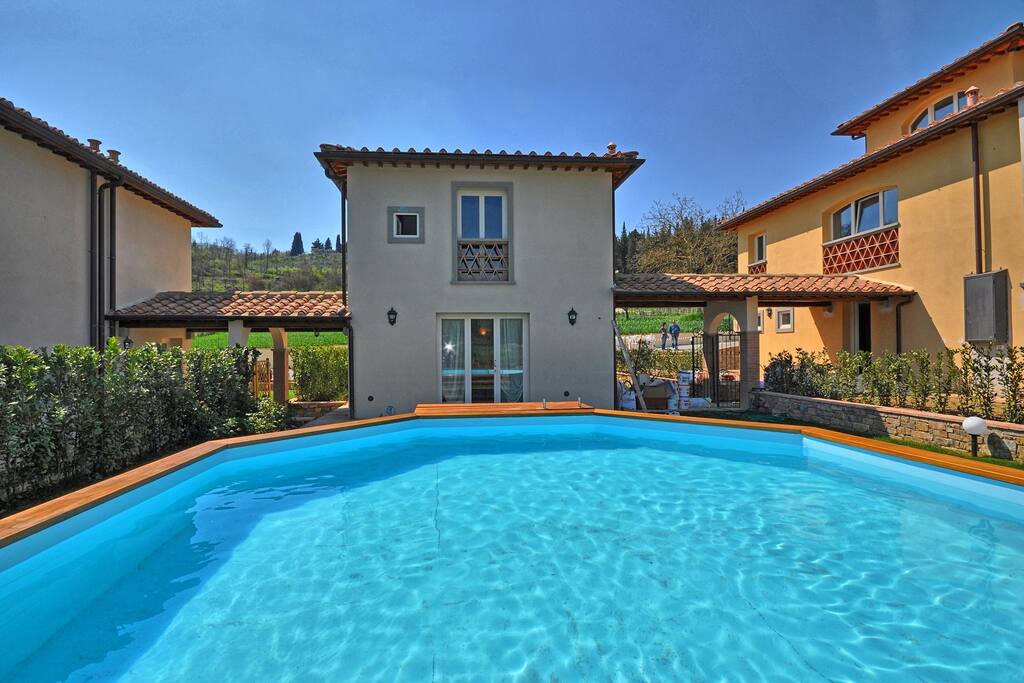 Building Exterior, Pool