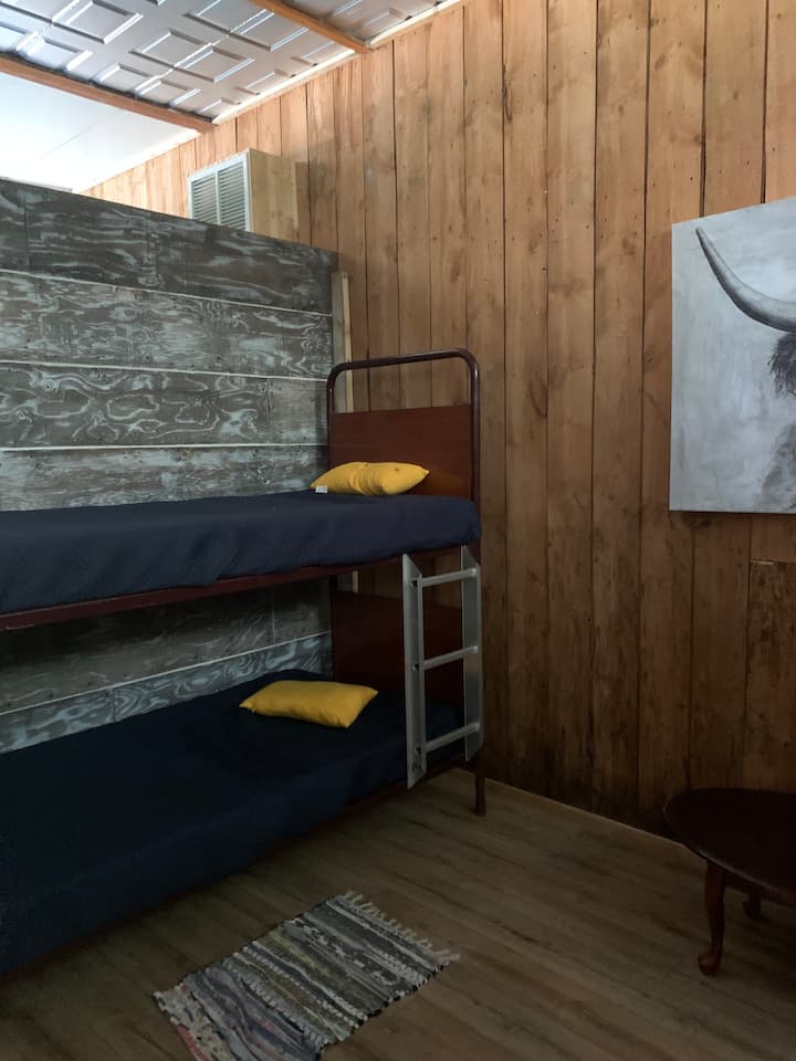 9 chambres semi-privés pouvant coucher 26 personnes