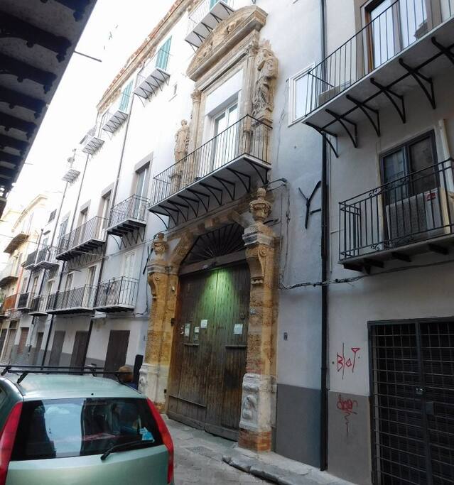 Facciata palazzo storico