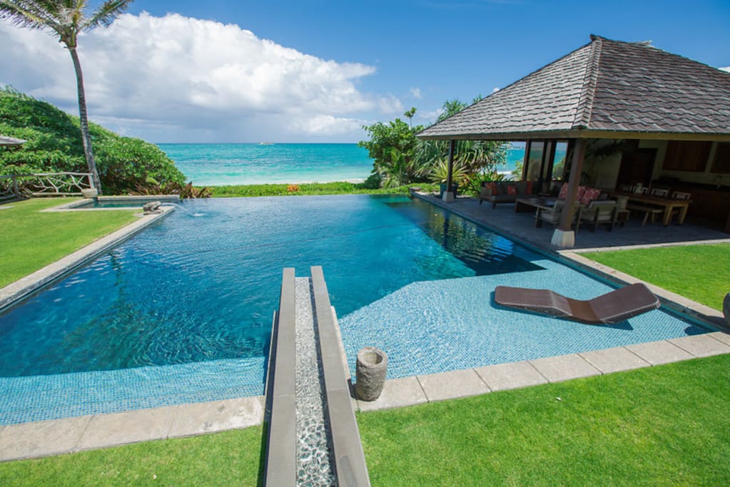 Turn on the pool fountains for additional fun!