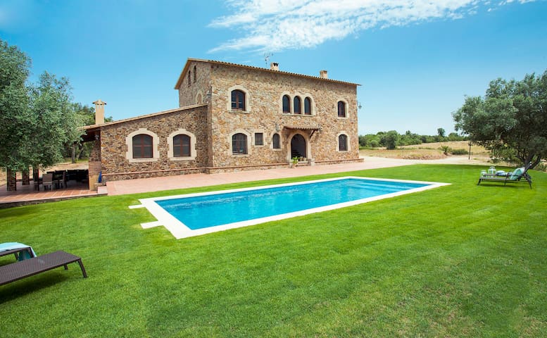 LLABIA HOUSE WITH SWIMMING POOL COSTA BRAVA