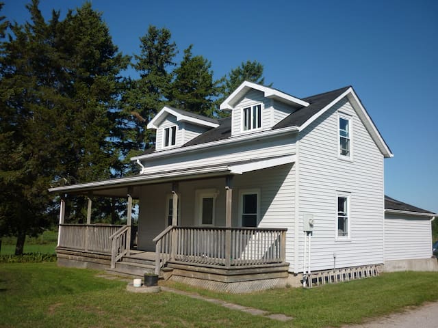 Turkey Point area country cottage