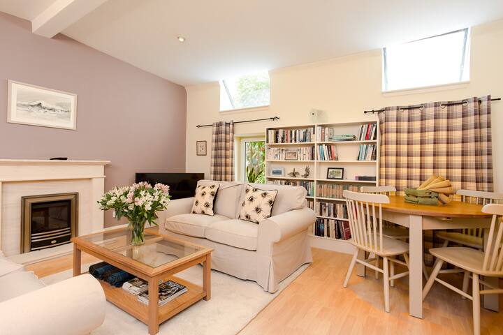 Luxury Morningside Cottage With Patio Cottages For Rent In Morningside Scotland United Kingdom