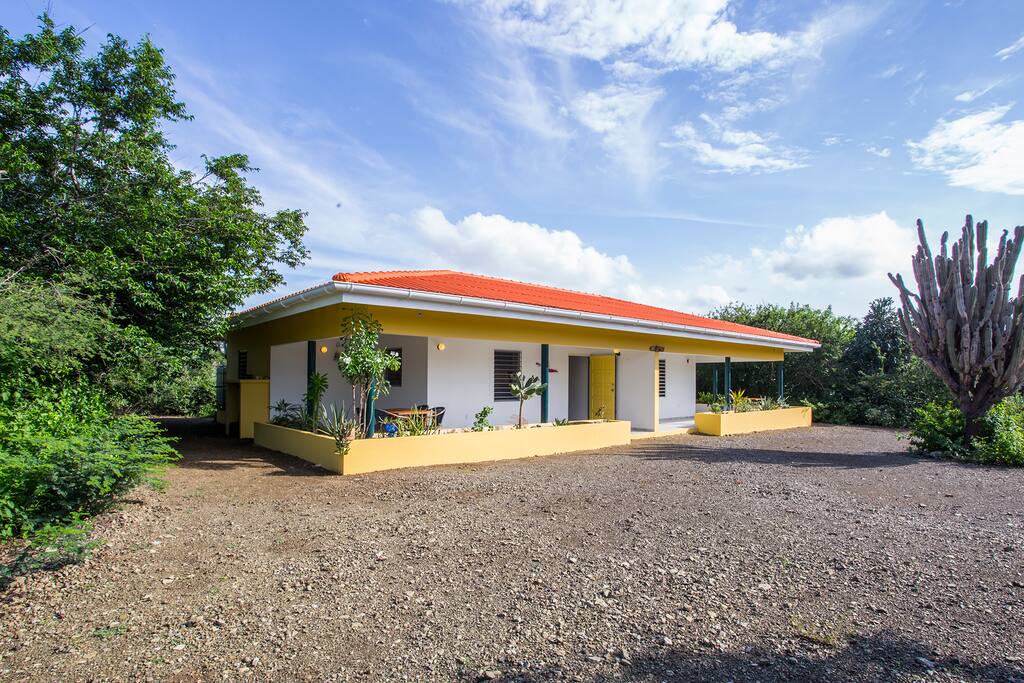 Front view apartments Kalebas + Flamboyant