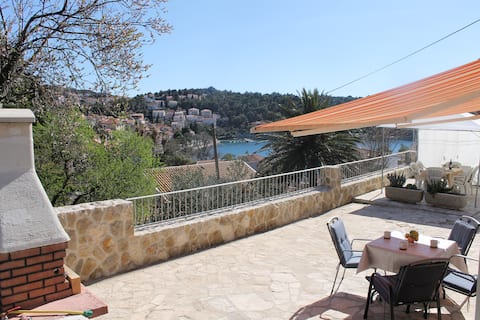 Unique House with pool,bay view & beach vicinity