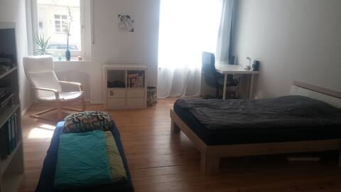 Sonnige Wohnung in Charlottenburg sucht Gäste