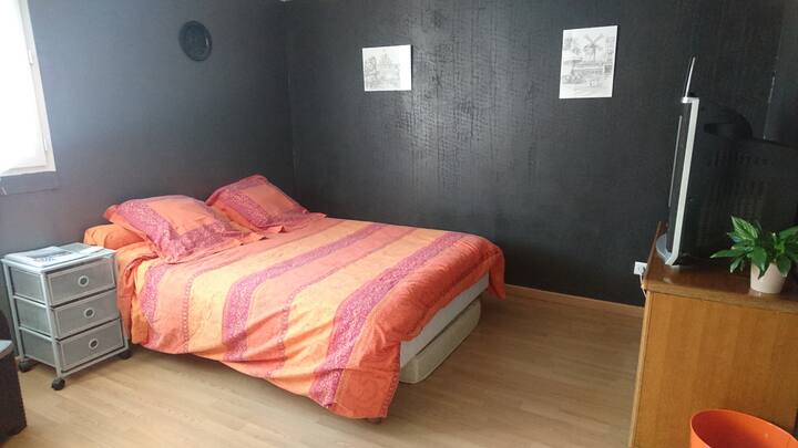 ห้องพักอบอุ่นพร้อมวิวสวนและทีวี