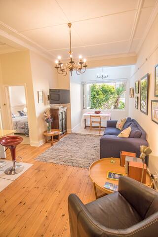 Light and Airy Apartment in Fabulous Location gallery image 2