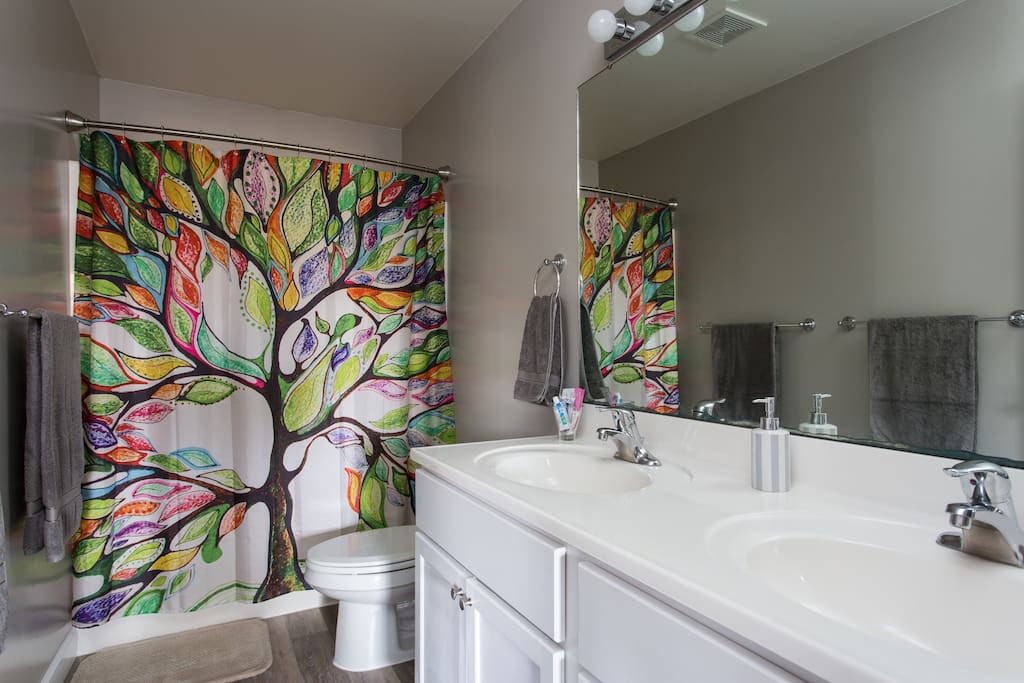 Your newly renovated private bathroom with excellent water pressure!